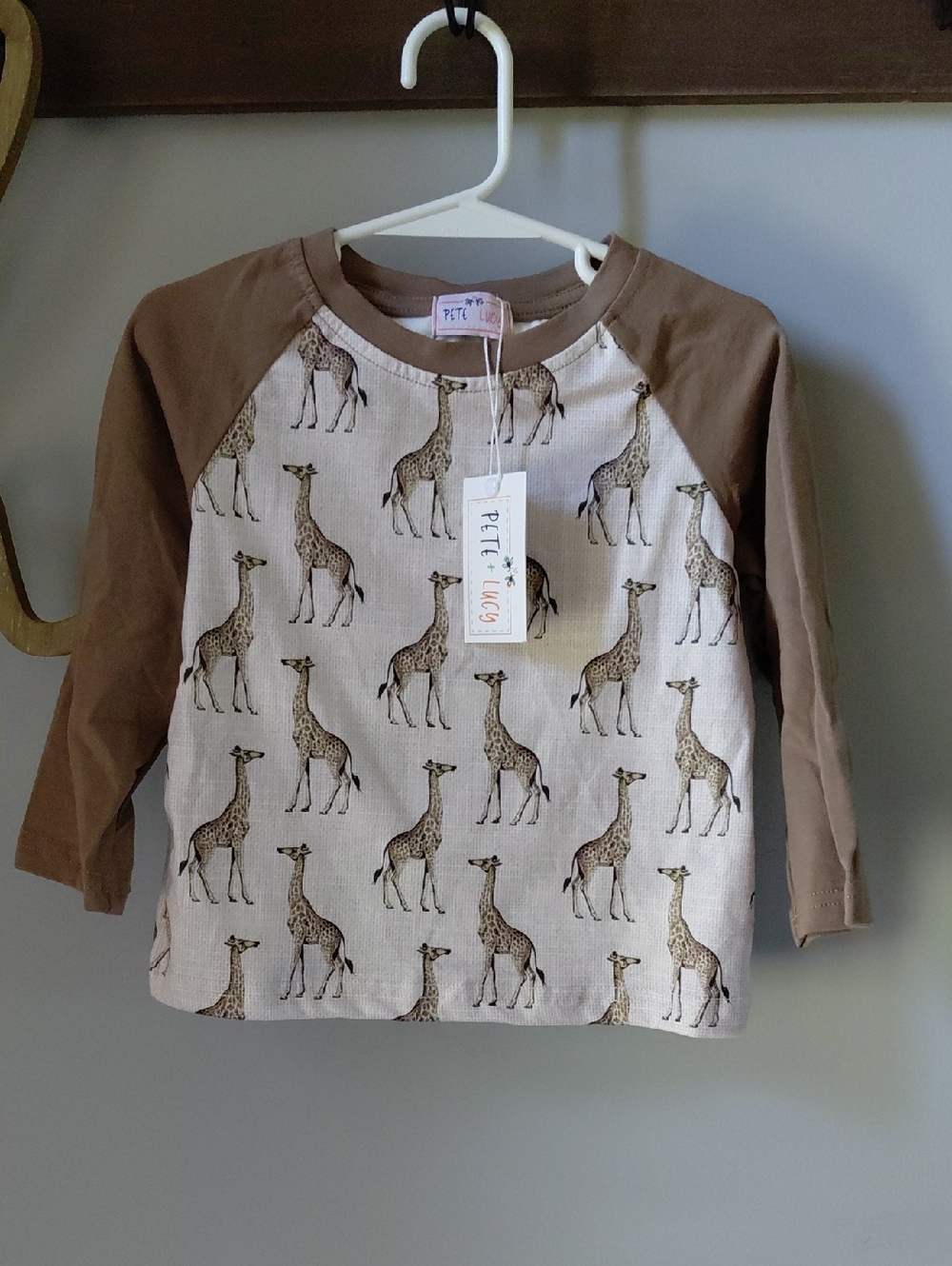 Pete & Lucy Longsleeve W/ Giraffes